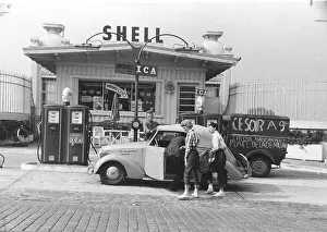 M Mot Gara Prints: Shell Station