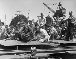 Wilmington Prints: Ship Builders Pray for Allied Success