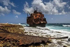 Images Dated 13th August 2013: Shipwreck on Little Curacao