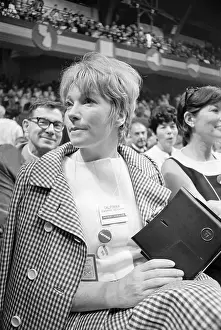Buttons Prints: Shirley Maclaine At Democrat Natl Conven