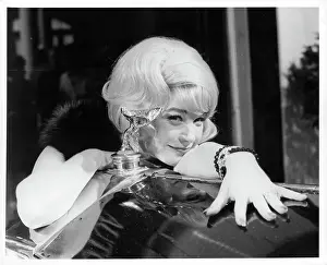 Lac0040 Prints: Shirley MacLaine In The Yellow Rolls-Royce