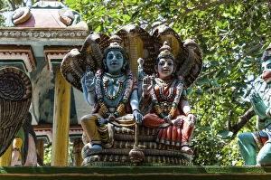 Images Dated 3rd April 2012: Shiva and Parvati, ornate statues, temple for the god Madurai Veeran, Mandavi, Tamil Nadu, India
