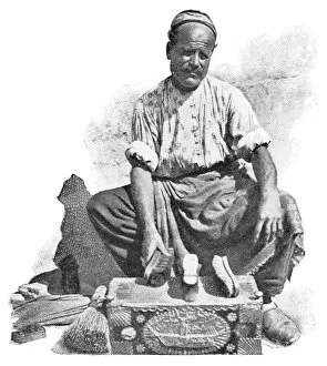 Images Dated 4th June 2018: Shoeshiner in Istanbul, Turkey - Ottoman Empire