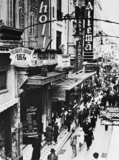 Shop Prints: Shoppers In Rio