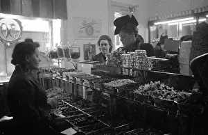 Roles And Prints: Shopping