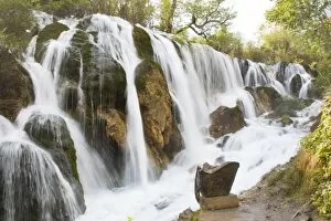 Images Dated 22nd September 2008: Shuzheng waterfall, JiuZhaiGou national park, SiChuan, China