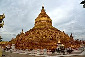 Images Dated 18th November 2015: Shwe zi gon paya terracotta Temple, Bagan, unesco ruins Myanmar. Asia