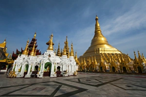 Images Dated 23rd March 2011: Shwedagon pagoda