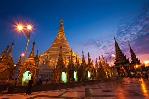 Images Dated 23rd March 2011: Shwedagon pagoda