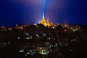 Images Dated 24th March 2011: Shwedagon Pagoda
