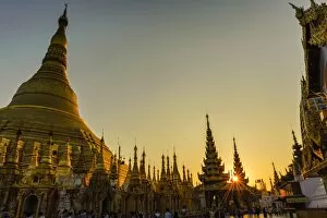 Images Dated 25th February 2014: Shwedagon Pagoda at sunset, Yangon, Myanmar