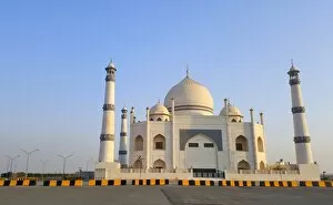 Taj Mahal Collection: Siddiqa Fatima Zahra Mosque, Kuwait