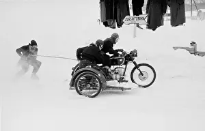 Sporting Oddities Prints: Sidecar Ski