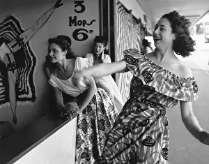 Fashion And Clot Prints: Sideshow Fun