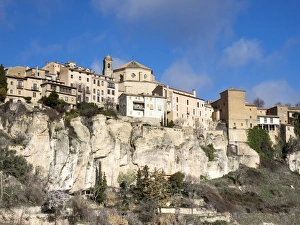 Ravine Collection: Sight of the city of basin constructed on the rocks of a great ravine