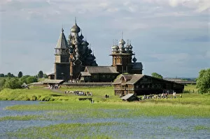 Images Dated 10th July 2008: Sightseers and historic Russian buildings