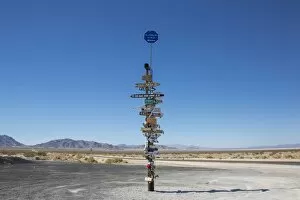 Images Dated 25th June 2013: Signpost on the Desert Center Rice Road, California, United States