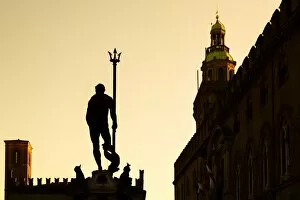 Images Dated 21st February 2016: Silhouette of Neptune Statue at sunset in Bologna, Emilia-Romagna, Italy