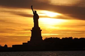 Images Dated 29th April 2016: Silhouette of Statue Of Liberty during Sunset