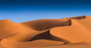Images Dated 29th March 2016: Silky Golden Dunes (Algerian Sahara)
