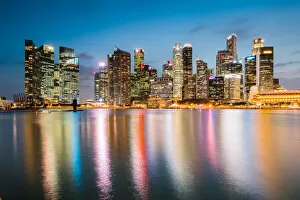 Images Dated 21st February 2018: Singapore skyline at night, Singapore