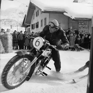 Sporting Oddities Prints: Ski Driver