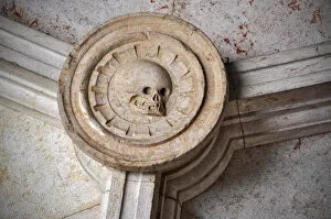 Images Dated 22nd April 2014: Skull keystone