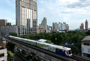 Images Dated 9th August 2014: Sky train