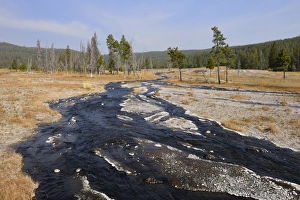 Images Dated 21st September 2012: Small stream at Firehole Lake Drive, autumn