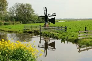 Images Dated 23rd April 2014: Small traditional windmill for water drainage