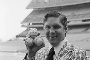 Smiling Tom Seaver W/Baseballs;Cy Young