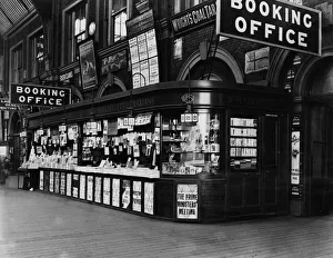 Images Dated 6th February 2009: Smiths At Victoria