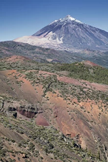 Images Dated 25th April 2014: Snow-capped mount Teide