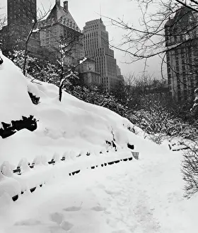 Huty30058 Prints: Snow In Central Park, 1948