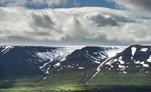 Images Dated 18th June 2014: snow mountain range in Iceland