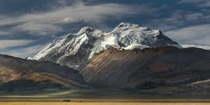 Images Dated 7th June 2010: Snow mountain in Tibet