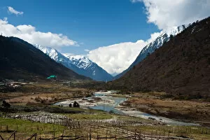 Images Dated 18th April 2012: Snowy mountain landscape in north of Sikkim, India