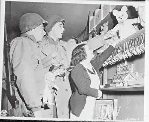 Marseilles Prints: Soldiers Christmas Shopping