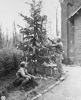 Private Prints: Soldiers Decorating Christmas Tree