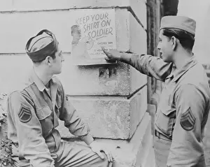 Sergeant Prints: Soldiers Reading Poster