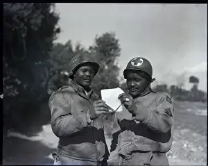 Anzio Prints: Soldiers Sharing Letter