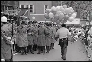 Peddler Prints: Soldiers Watch Peddler W/Peace Balloons