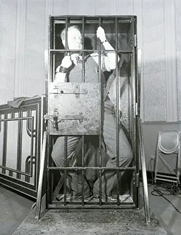 Sound Prints: Soundman In Cell Posing;Getting Clang So