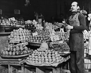 Freelance Photographers Guild (FPG) Collection: Spanish Greengrocer