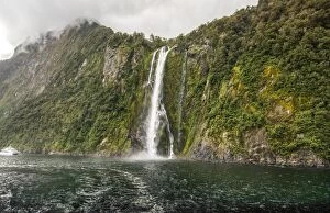Images Dated 30th September 2017: The spectacular landscape of Stirling Falls in Milford Sound, New Zealand