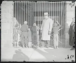 Spectators Outside of Hauptmann Trial