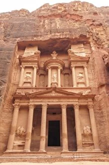 Images Dated 2nd March 2016: The spendid facade of the Treasury, Petra, Jordan