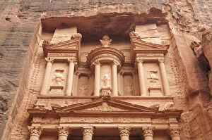 Images Dated 2nd March 2016: The spendid facade of the Treasury, Petra, Jordan