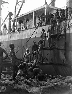 Mobility Collection: Sri Lankan workers loading cargo