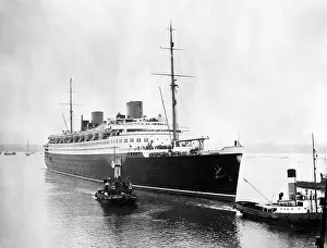 Southampton Prints: The Ss Bremen In Drydock